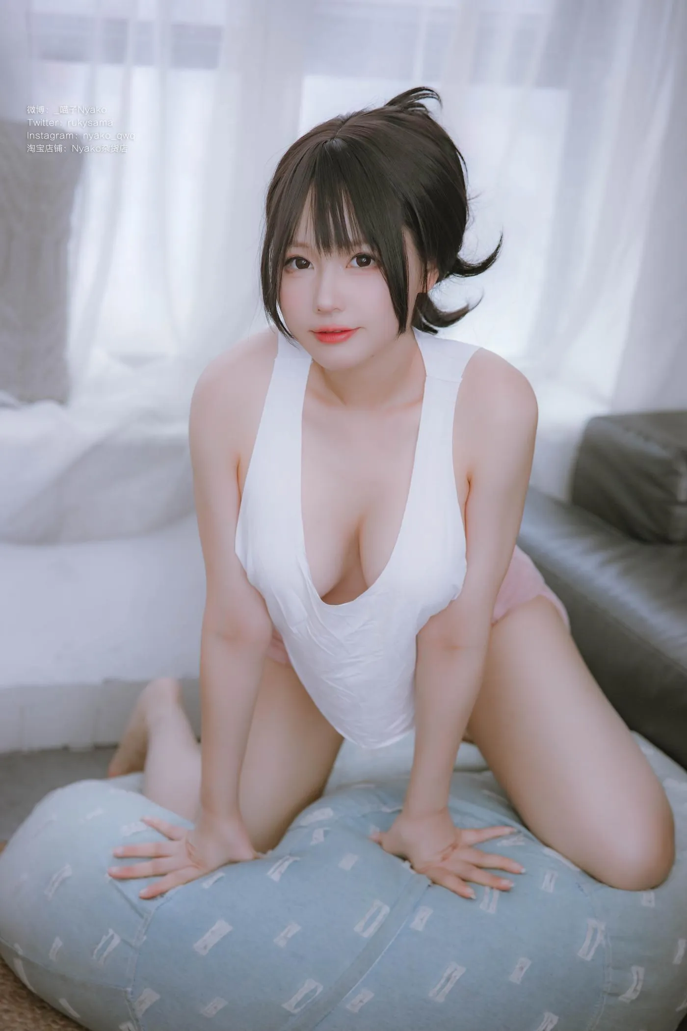 Nyako喵子 – NO.52 隣姉 背心 [78P]插图